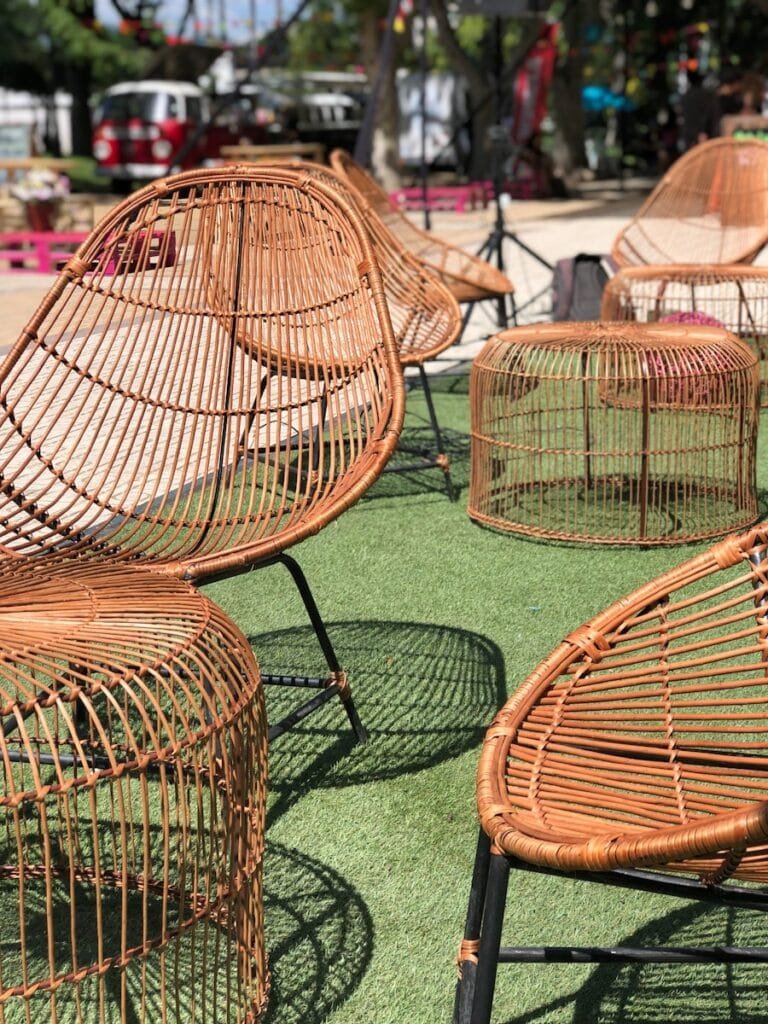Photo "The Best Outdoor Furniture Materials: Wood vs Rattan vs Metal"