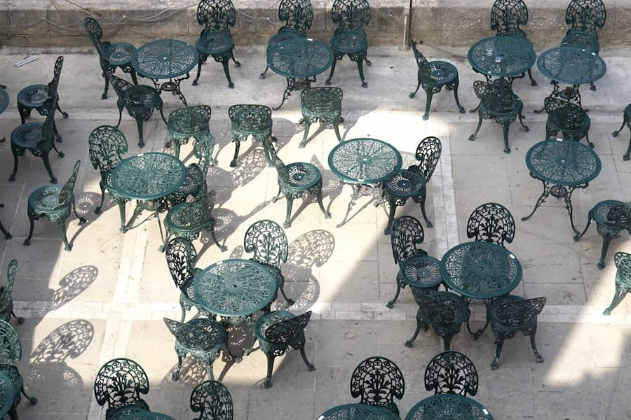 Photo "How to Pick the Perfect Outdoor Dining Set for Summer Parties"