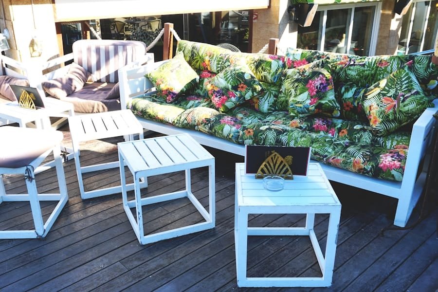 Photo "How to Create a Cozy Outdoor Living Room with the Right Furniture"