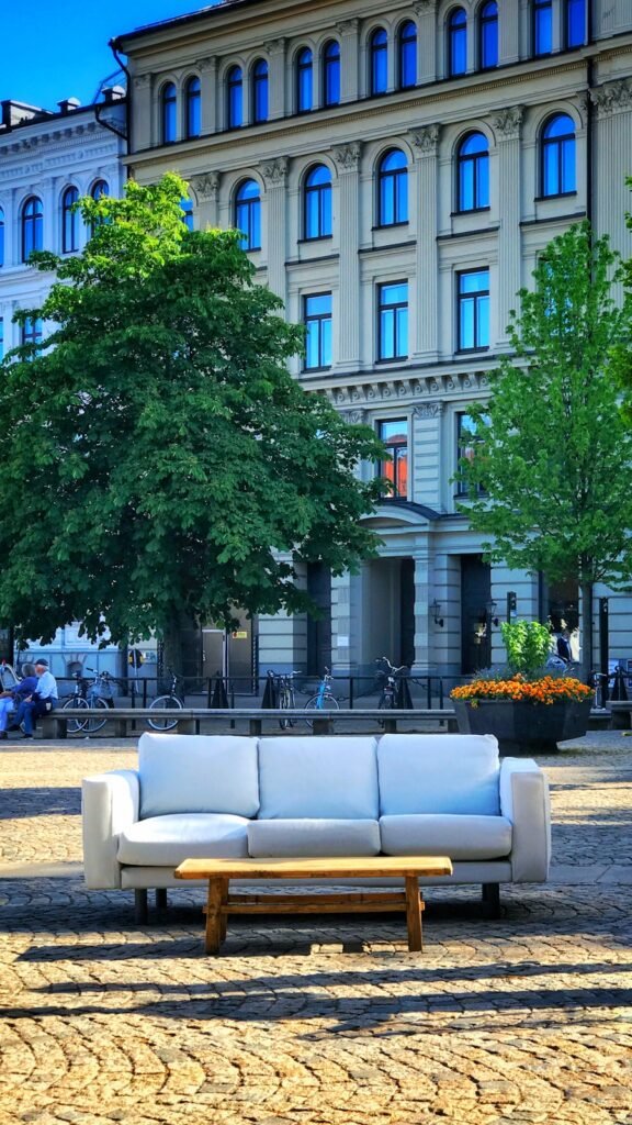 Photo "Outdoor Furniture Ideas for Compact Urban Spaces"