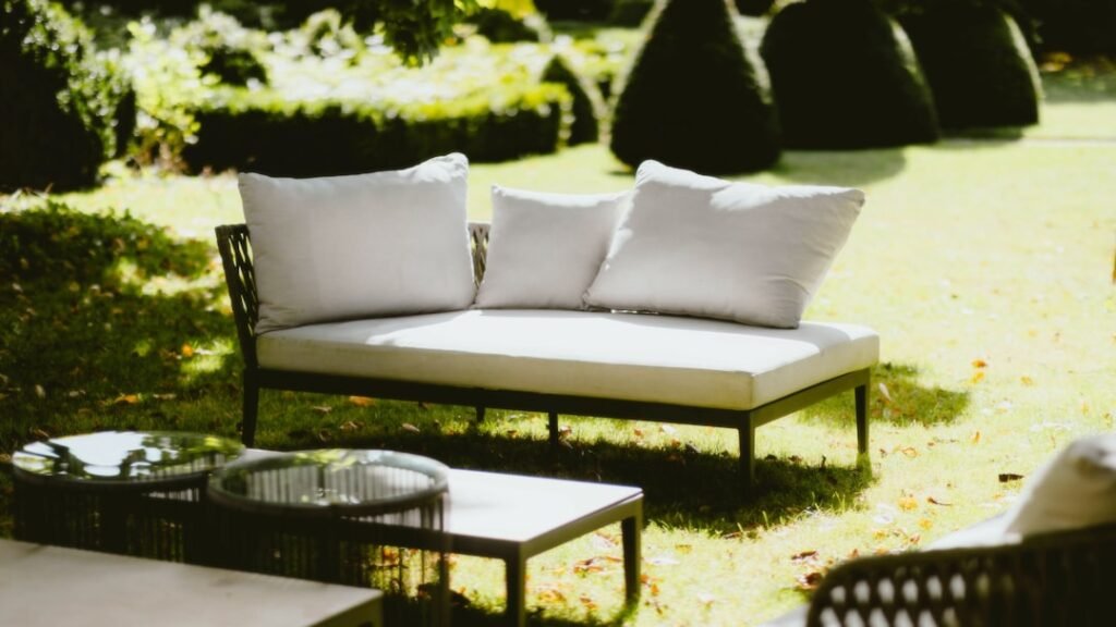 Photo Outdoor Furniture Clearance Sale