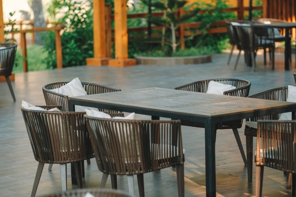 Photo Outdoor Furniture Maintenance Tips