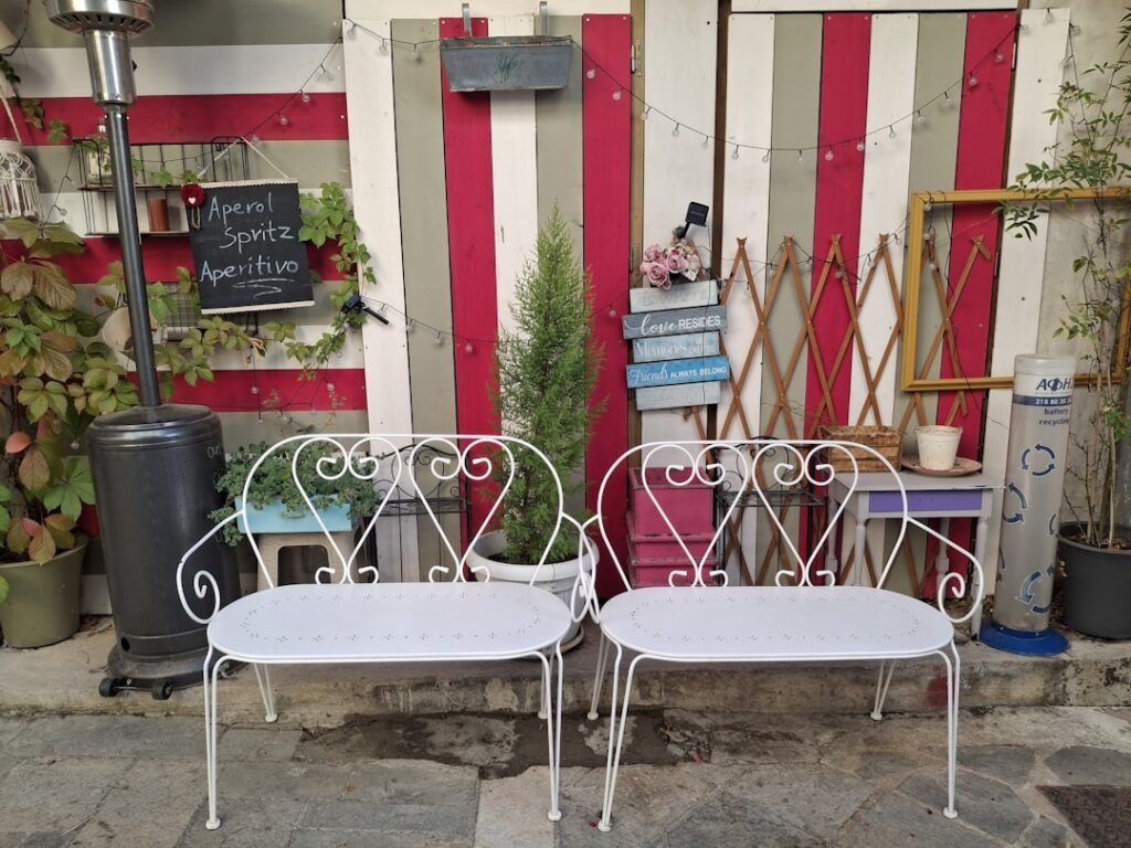 Photo outdoor bar table and stool set