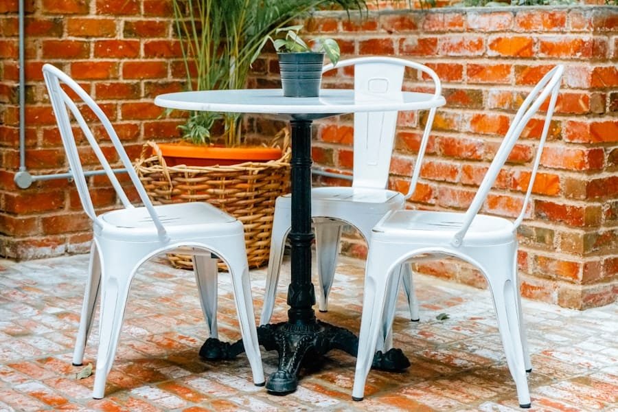 Photo outdoor bar table and stool set