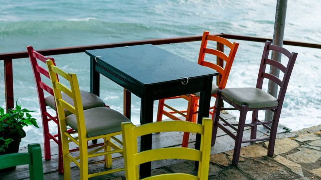 Photo waterproof outdoor dining table and chairs