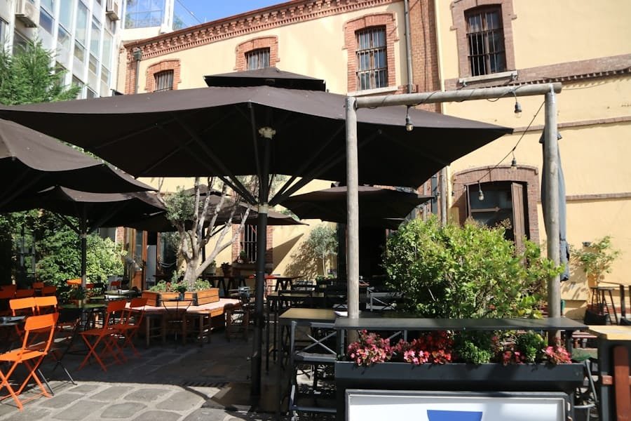 outdoor furniture restaurants cafes