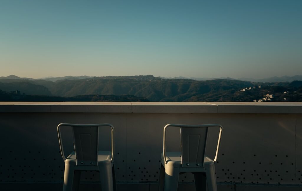 Photo outdoor balcony stool