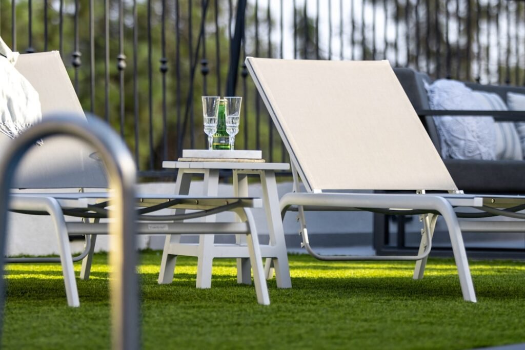 Photo aluminum outdoor furniture