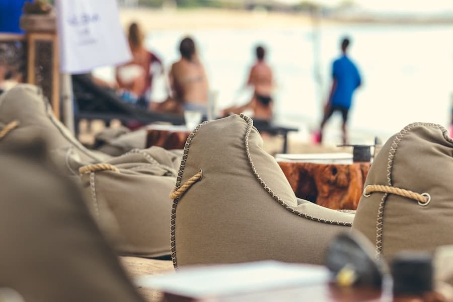 outdoor lounge chairs