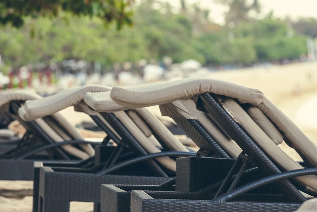 Photo outdoor lounge chairs