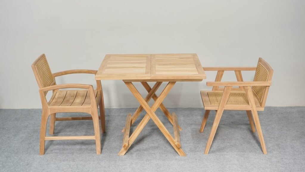 Photo teak outdoor furniture