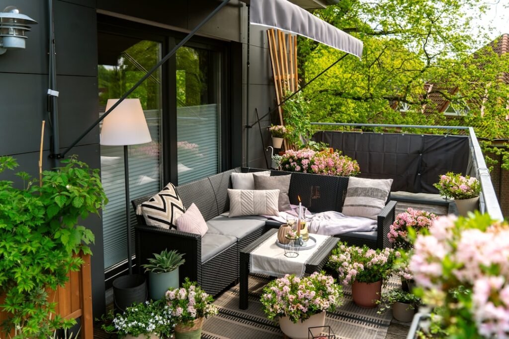 Photo Balcony Furniture Ideas