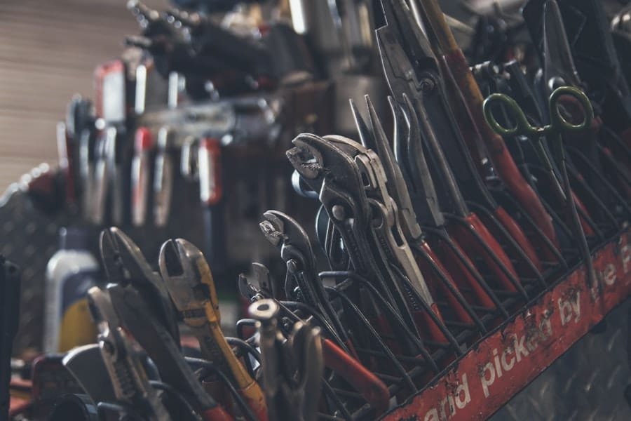 Technical tools distributor