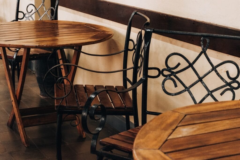 Photo Patio Table Size
