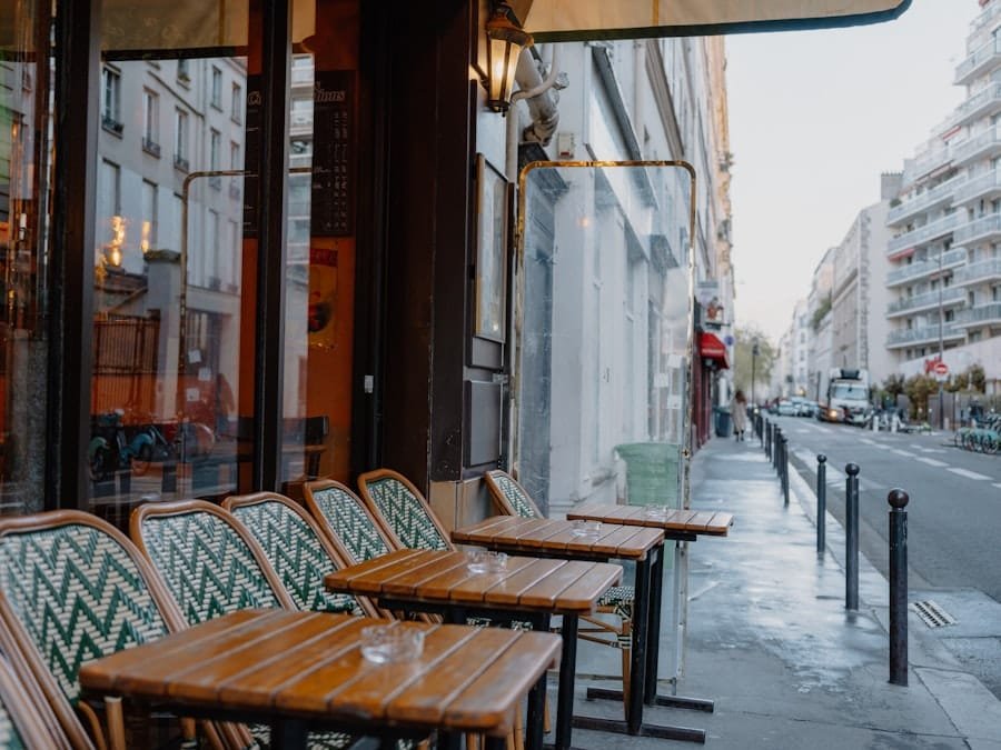 Photo Outdoor Cafe or Restaurant Space